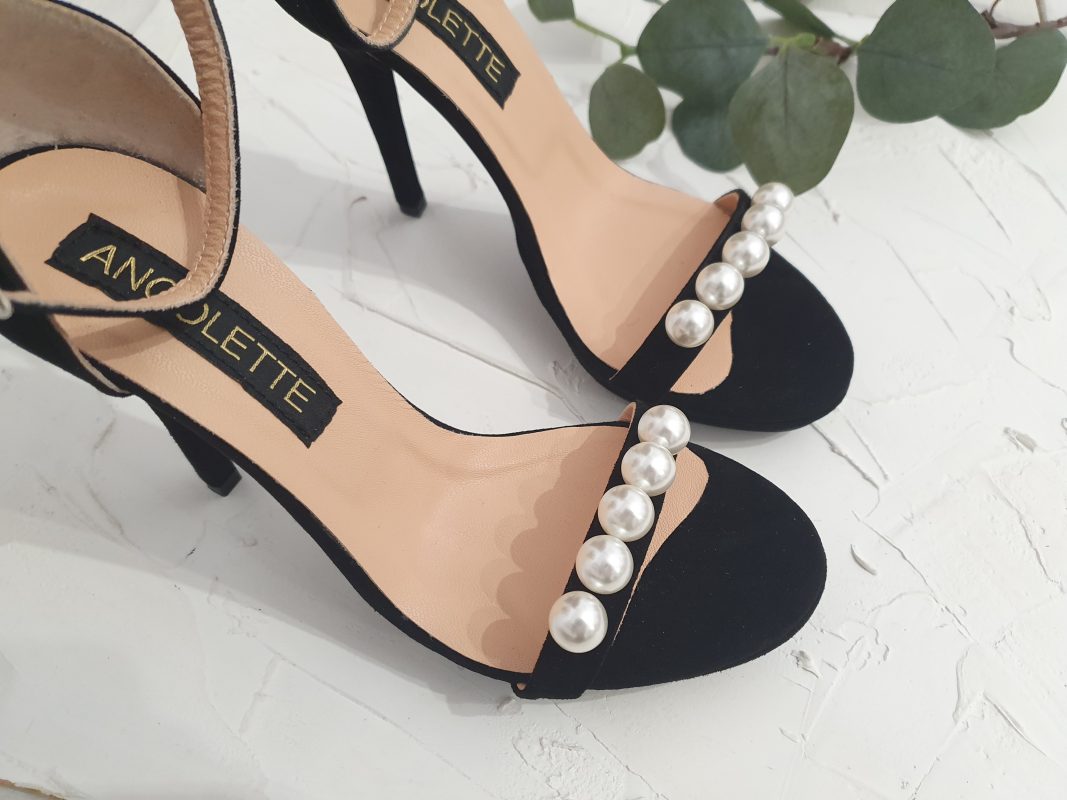 sandale negre cu perle