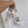 sandale albe mireasa cu accesorii