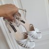sandale albe mireasa cu accesorii